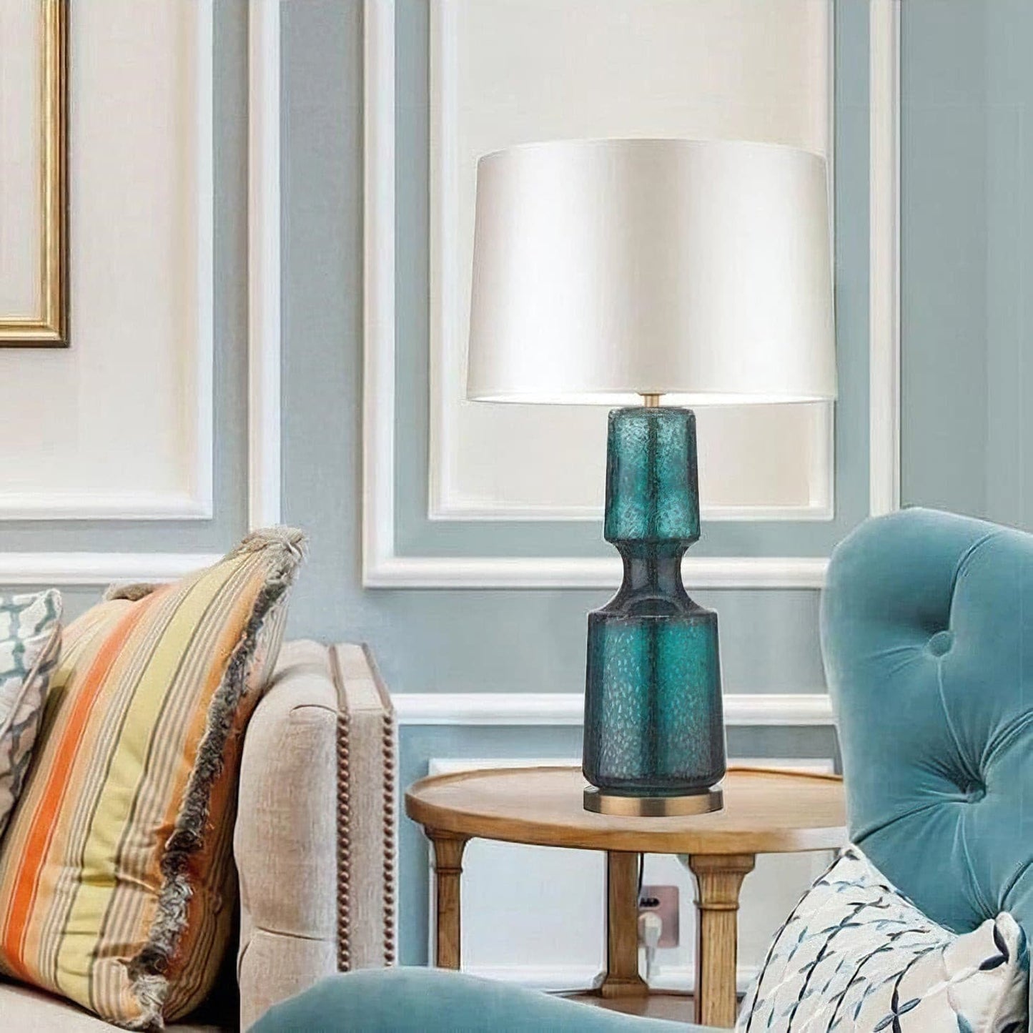 LuxAura – Elegante Lampada da Tavolo in Metallo e Vetro