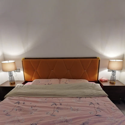 LuxAura – Elegante Lampada da Tavolo in Metallo e Vetro