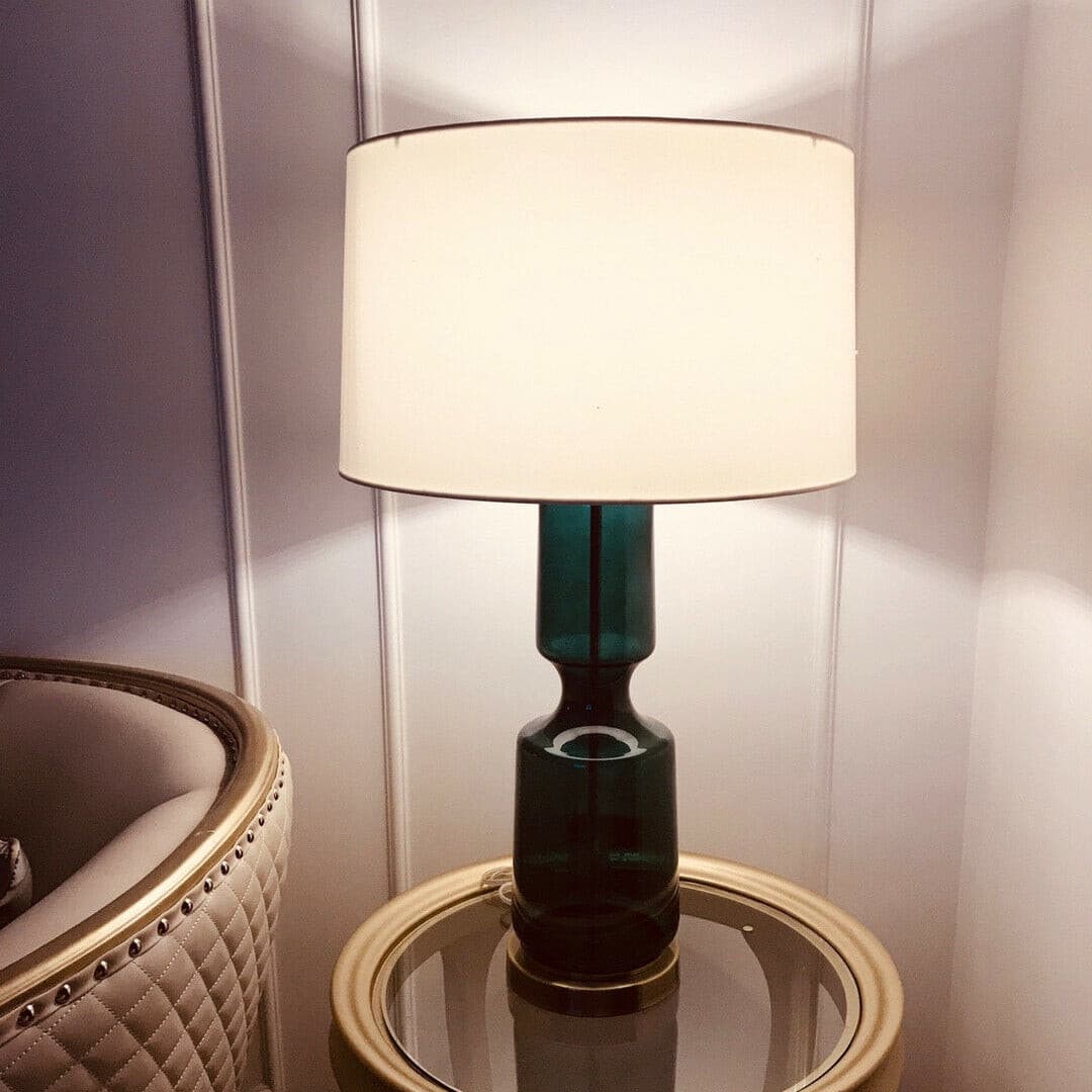 LuxAura – Elegante Lampada da Tavolo in Metallo e Vetro