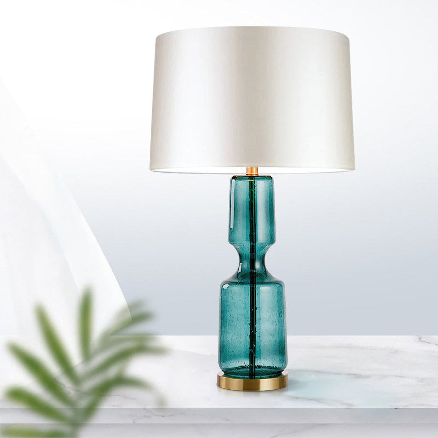 LuxAura – Elegante Lampada da Tavolo in Metallo e Vetro