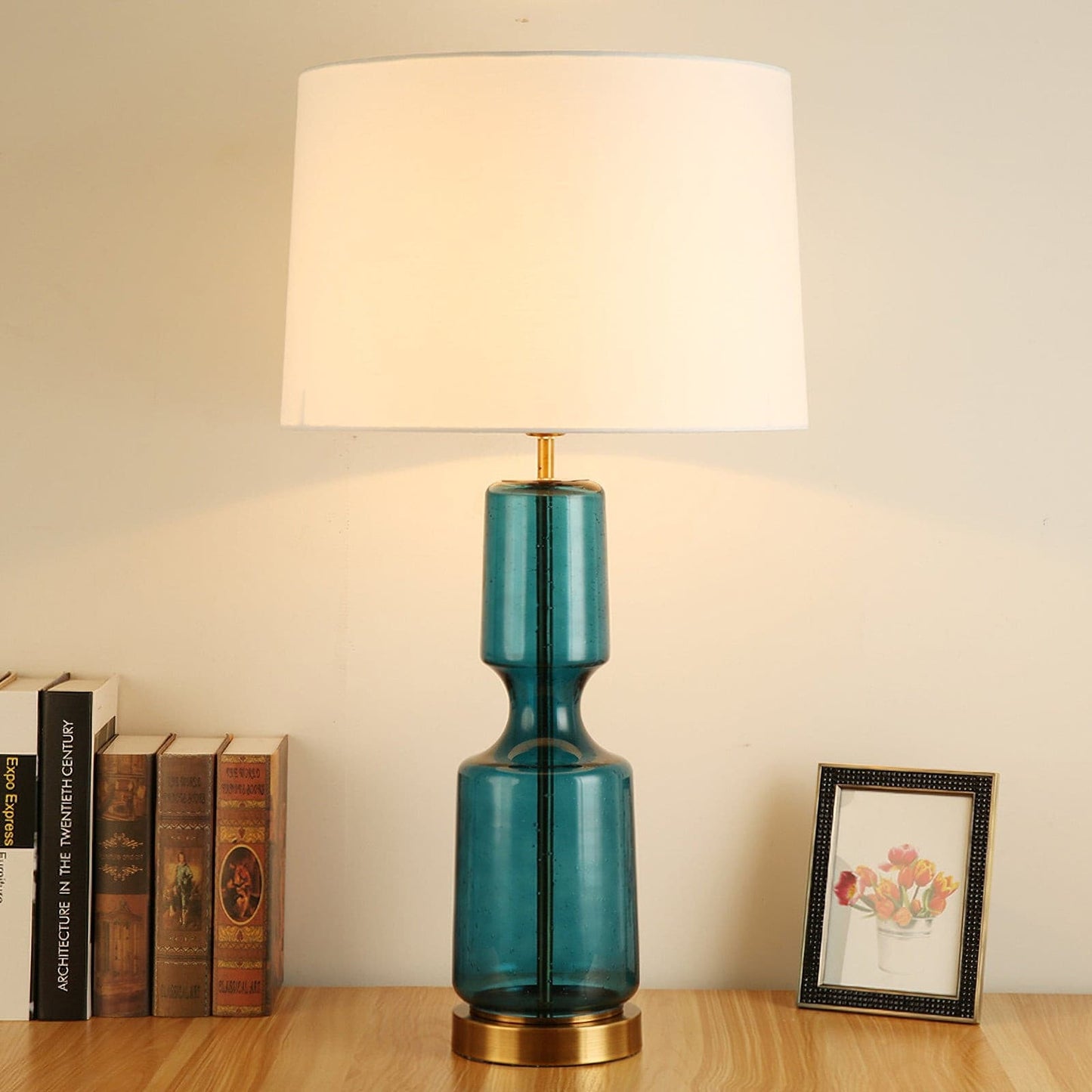 LuxAura – Elegante Lampada da Tavolo in Metallo e Vetro