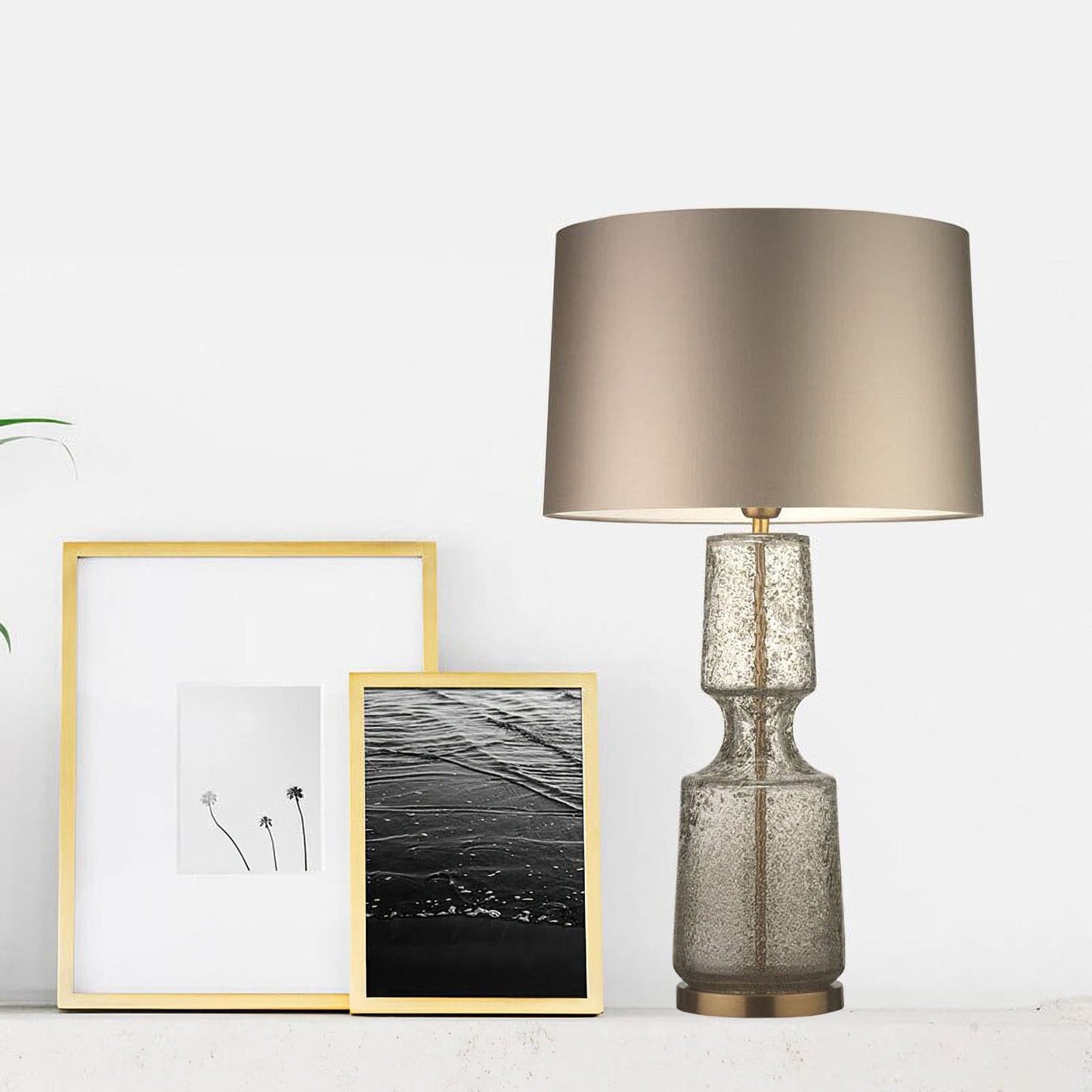 LuxAura – Elegante Lampada da Tavolo in Metallo e Vetro
