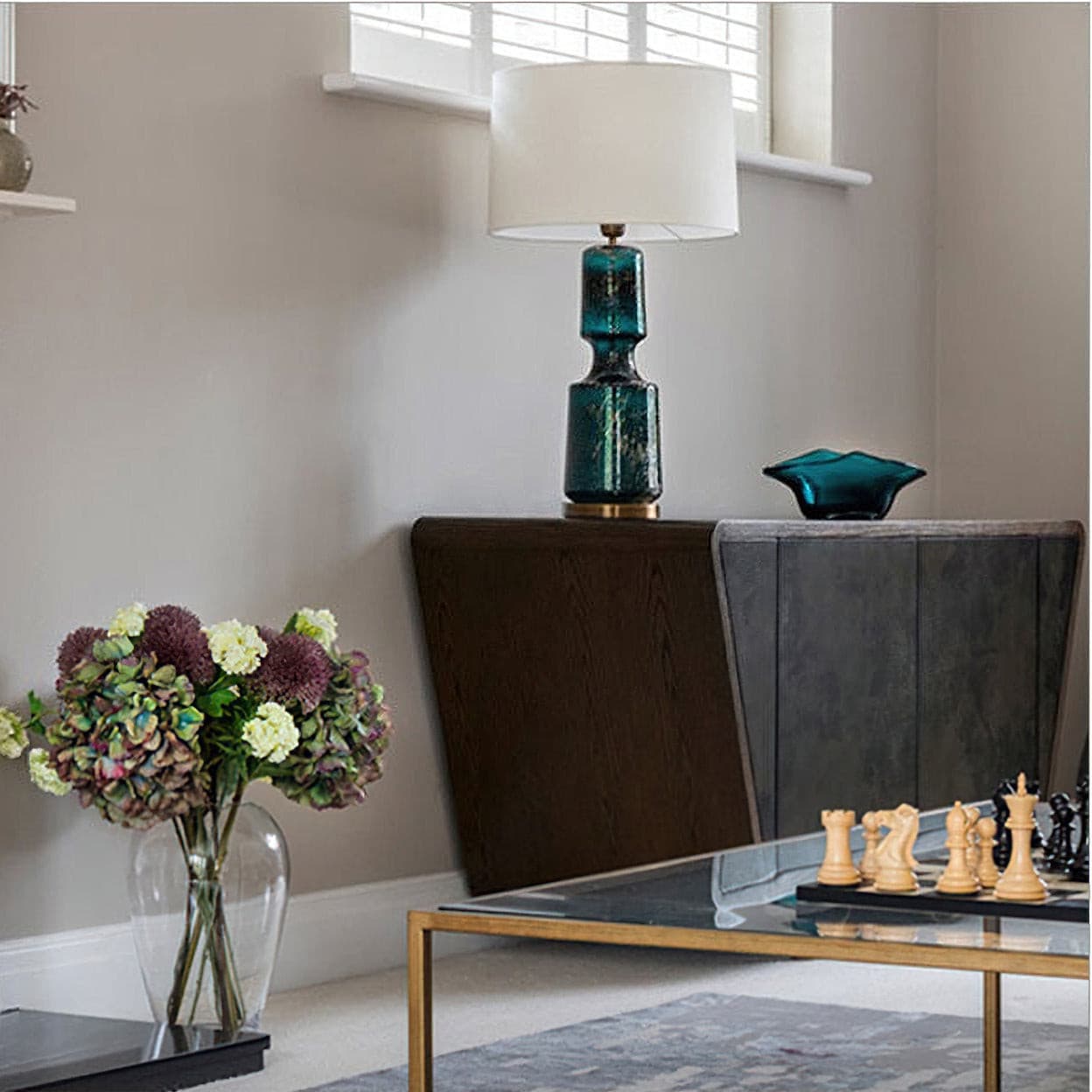 LuxAura – Elegante Lampada da Tavolo in Metallo e Vetro