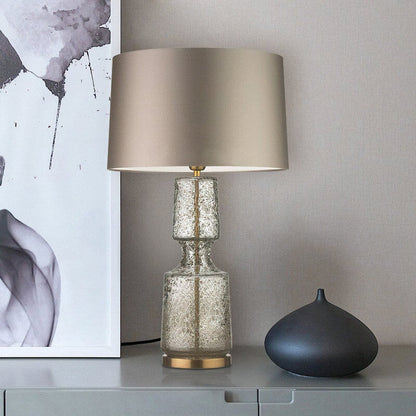 LuxAura – Elegante Lampada da Tavolo in Metallo e Vetro