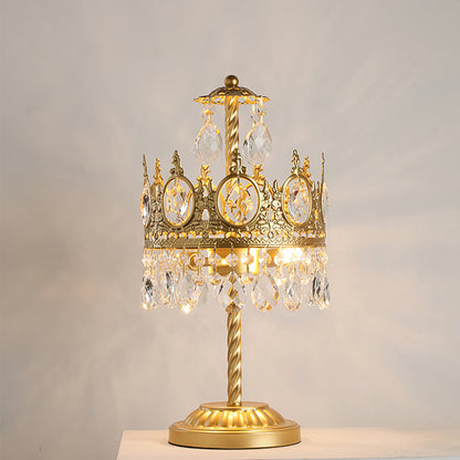 GleamAura – Elegante Lampada da Tavolo in Cristallo con Base Dorata