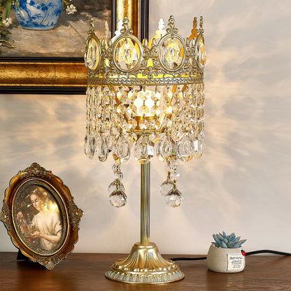 GleamAura – Elegante Lampada da Tavolo in Cristallo con Base Dorata