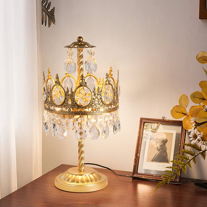 GleamAura – Elegante Lampada da Tavolo in Cristallo con Base Dorata