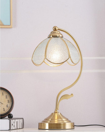 GlowPetal – Lámpara de Mesa de Vidrio Floral Lujuosa