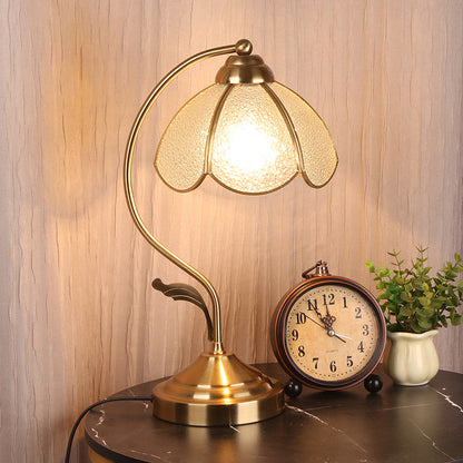 GlowPetal – Lámpara de Mesa de Vidrio Floral Lujuosa