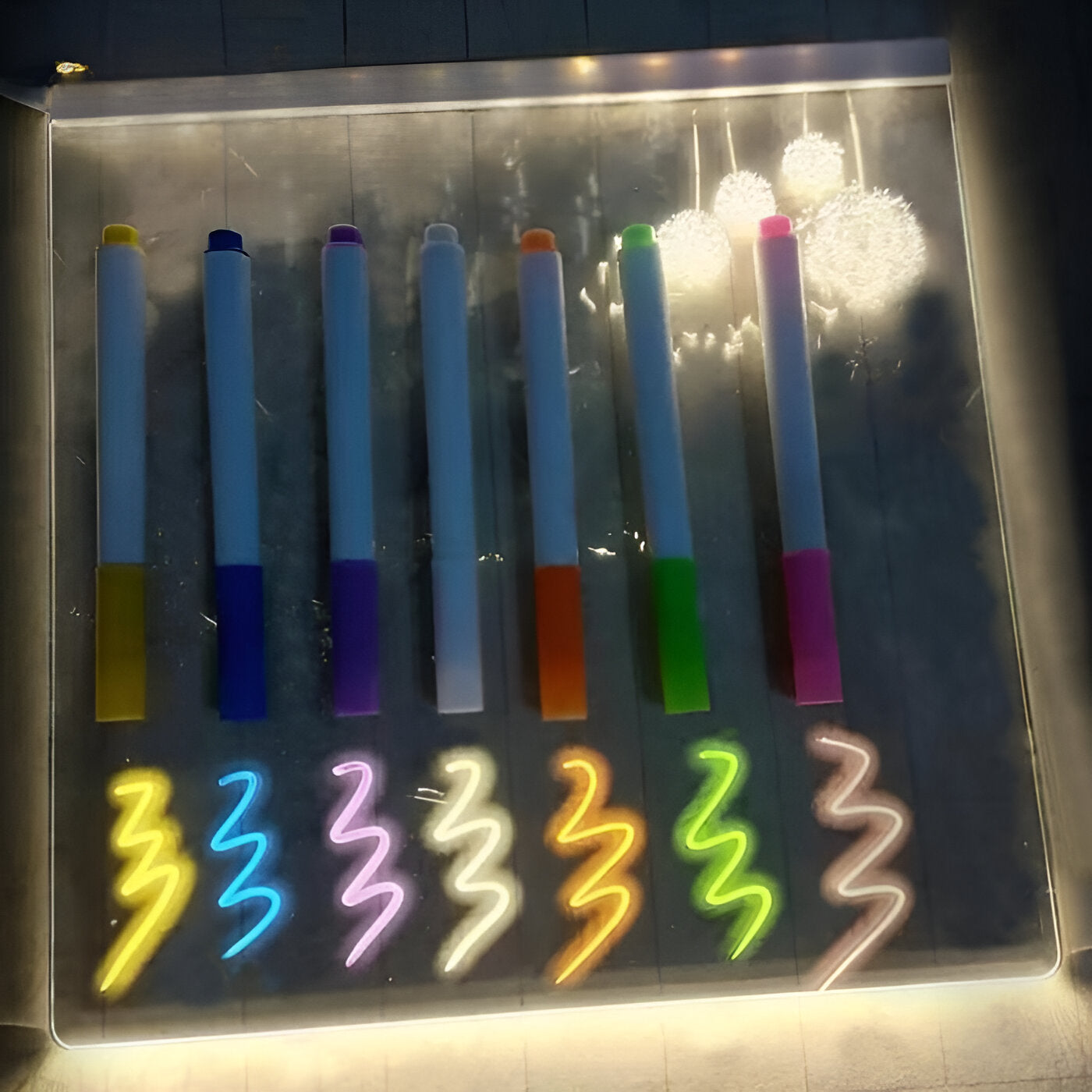 Vivolux | LED memo board with 7-color pen 2