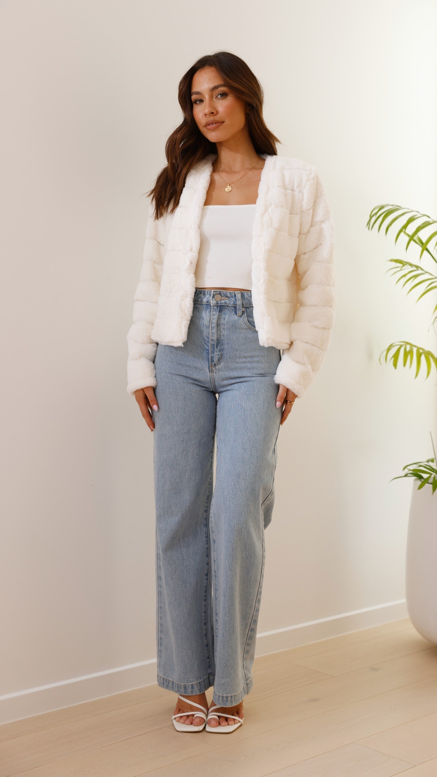 Women's Quilted Faux Fur Crop Jacket with Open Front – Structured Fit for Stylish Comfort 1