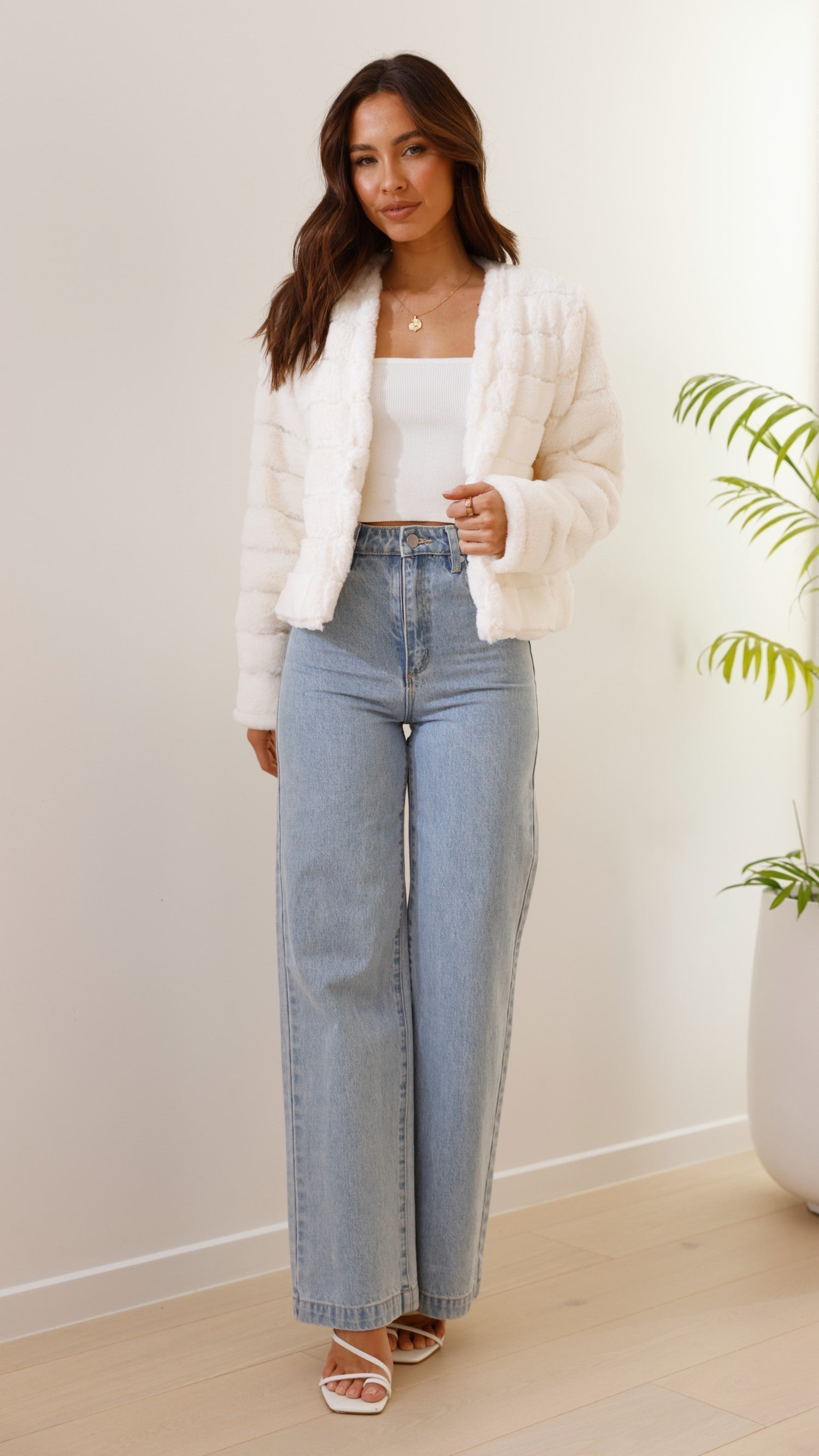 Women's Quilted Faux Fur Crop Jacket with Open Front – Structured Fit for Stylish Comfort 2