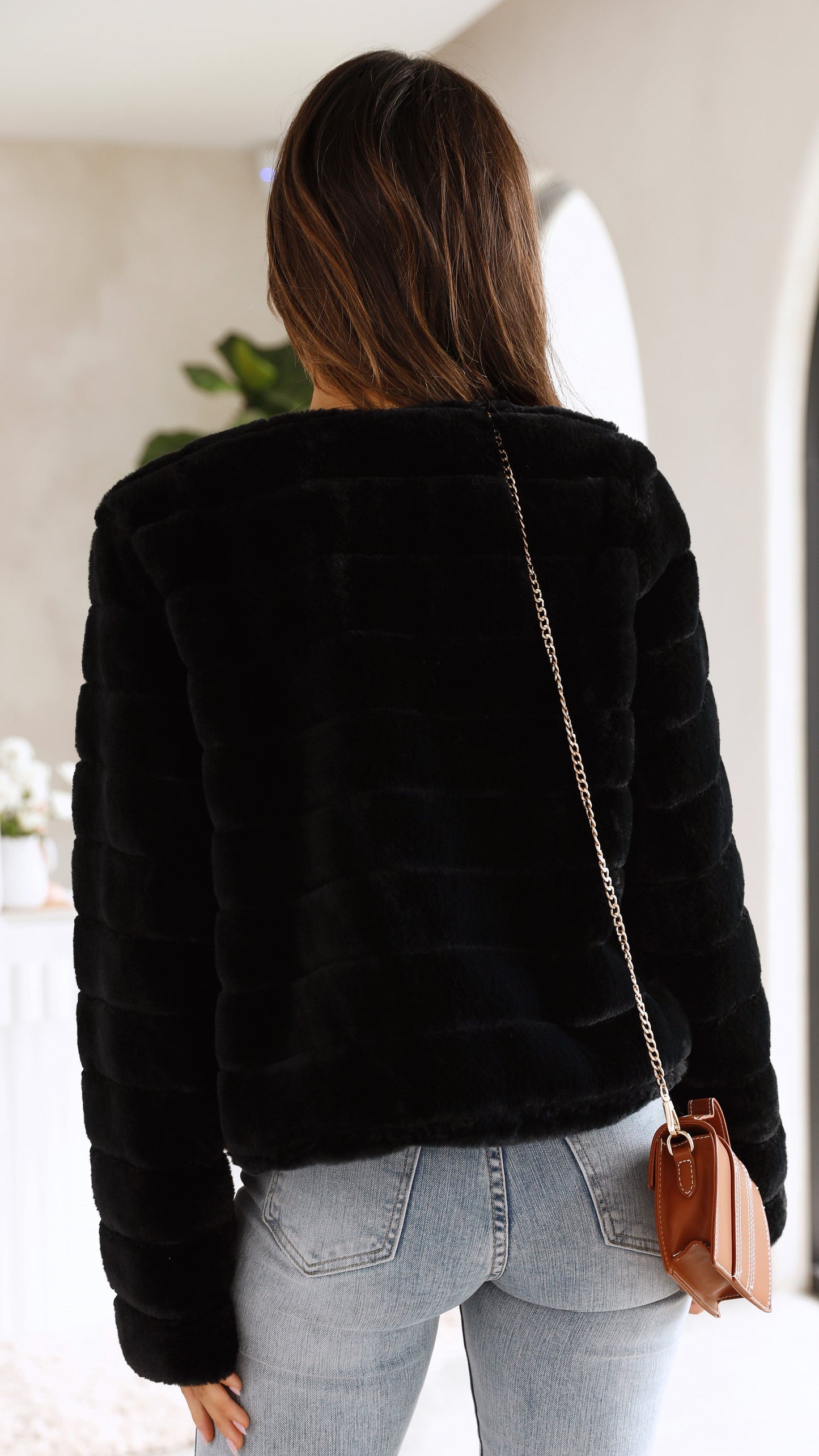 Women's Quilted Faux Fur Crop Jacket with Open Front – Structured Fit for Stylish Comfort 7
