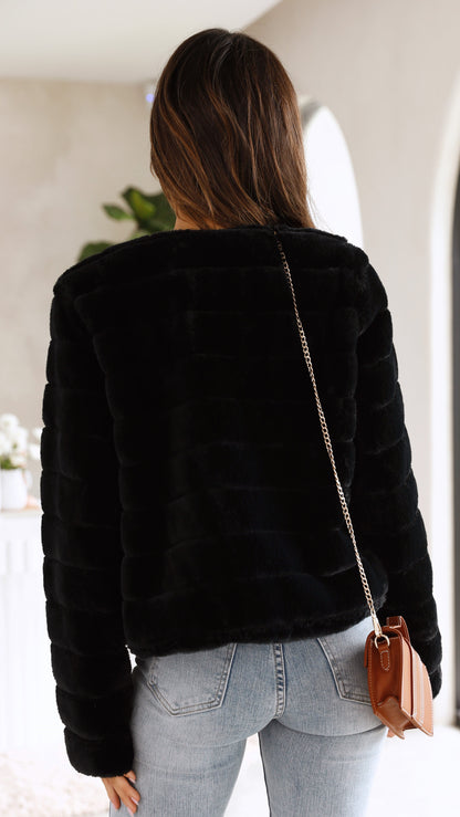 Women's Quilted Faux Fur Crop Jacket with Open Front – Structured Fit for Stylish Comfort 7