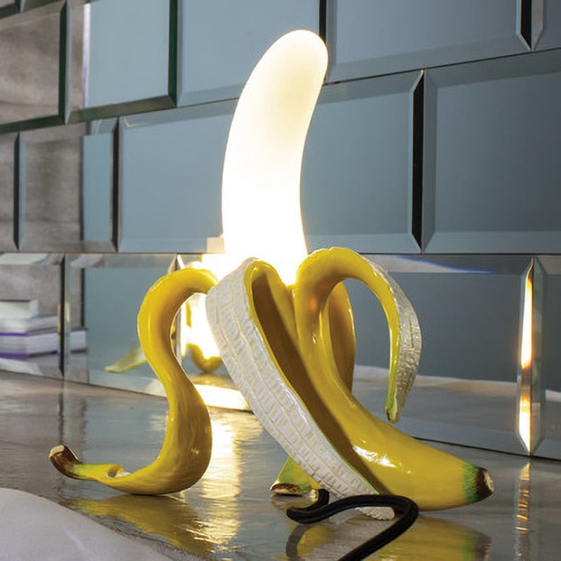 GoldenBanana - Elegant Art Deco Table Lamp