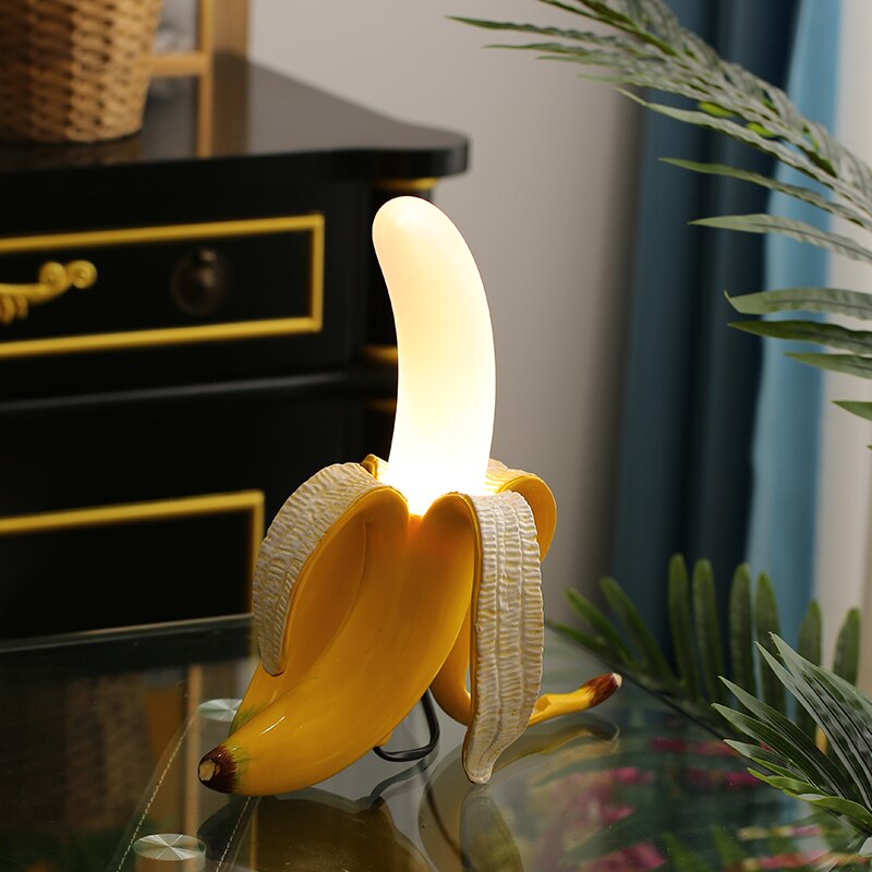GoldenBanana - Elegant Art Deco Table Lamp