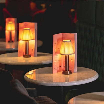 GleamGlow – Modern Brass Table Lamp