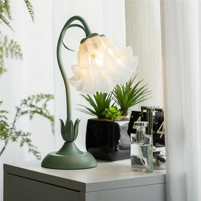 BloomBeam - Adjustable Retro Table Lamp